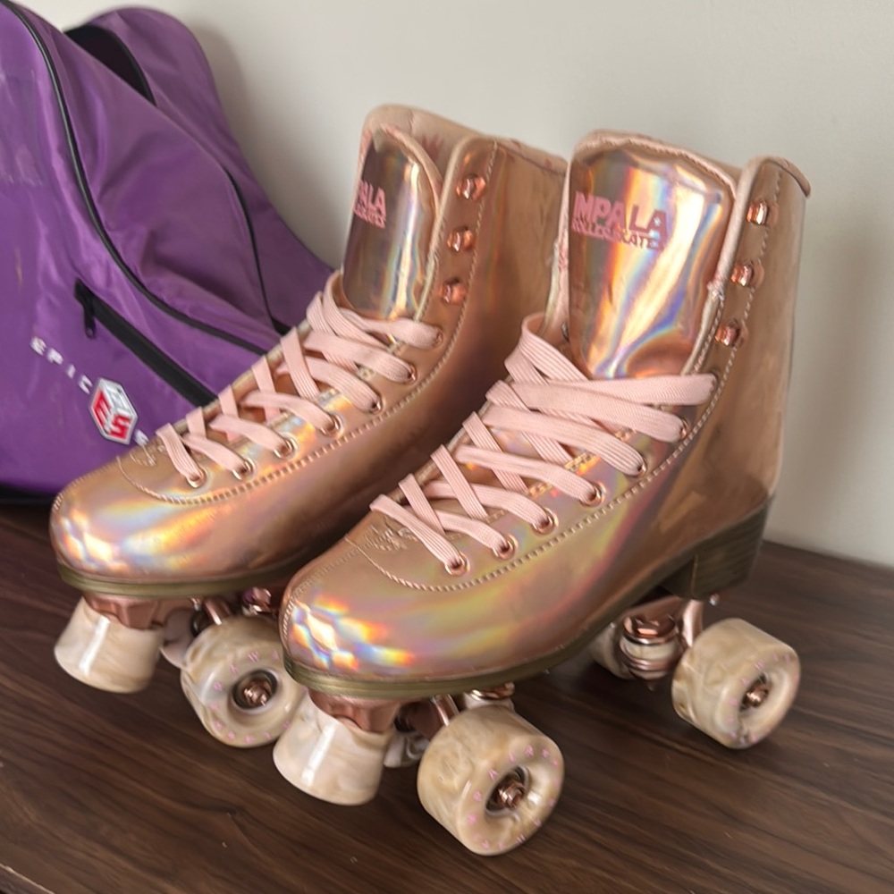 Holographic Roller Skates - Rose Gold